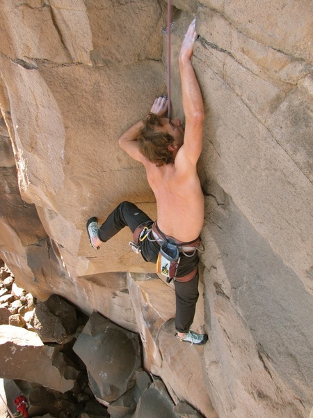 Nearing the end of the hard climbing. Above is mere 5.11 if you stay in the corner. But moving left and finishing up the arete as Jamie does expect more 5.12.