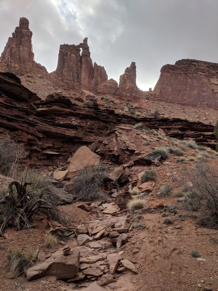 For the east approach (1st wash pullout), hike in the wash for 15-20 mins until you see these cairns leading you out of the wash and up the cliffbands.