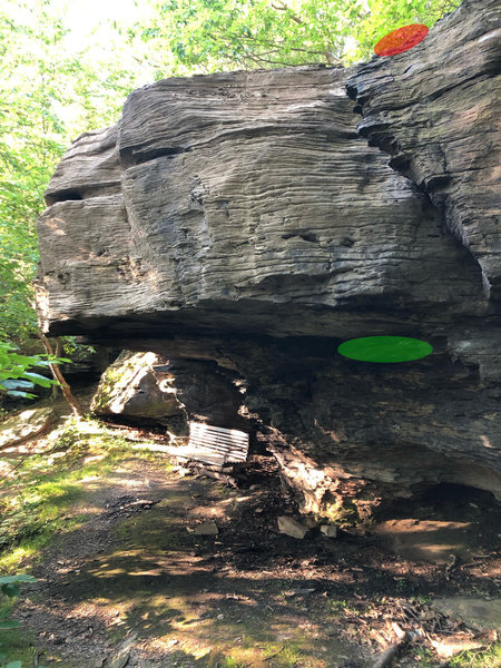 Right Cave Crack start (green) and top out (red) holds