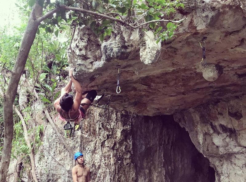 Mariely Bonilla traversing the lip of the roof. Photo by Charlie-Dread Rodz.