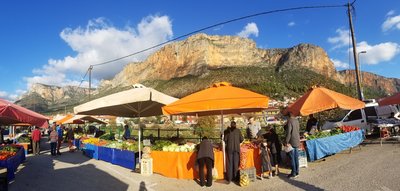 Monday market in Leonideo