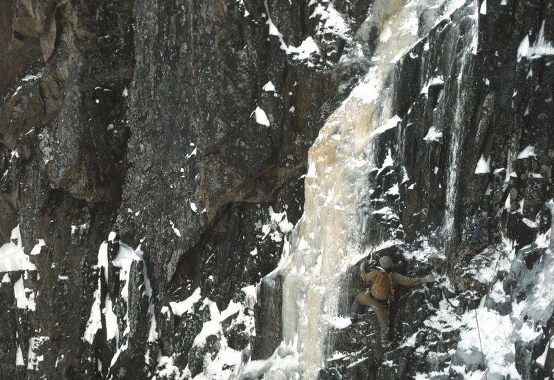 Bryan Becker negotiating the 'rock traverse' in 1977. He was climbing with Alain Comeau, while I was on Fafnir with Mark Whiton.