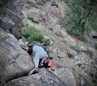 The upper hand crack right before the chains