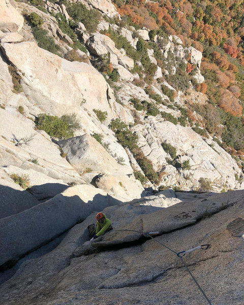 Coming up the last pitch. That flake is quite hollow and will trundle one of these days. Shouldn't change the difficulty of the route at all. This pitch is super awesome, you just will wish it was a bit longer!