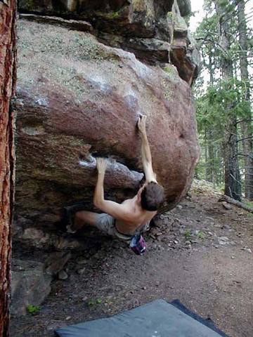 Myke going for the V3 on the middle of the prow.  He never did get this one;  pussy.