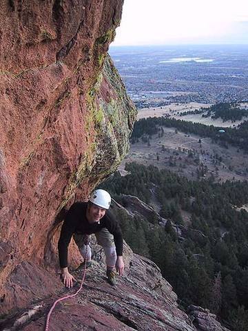 Mark Oveson nears the notch - Sharks Fin South Route, Flatrions Central.