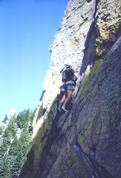 Eyeing the vertical hand crack on P4