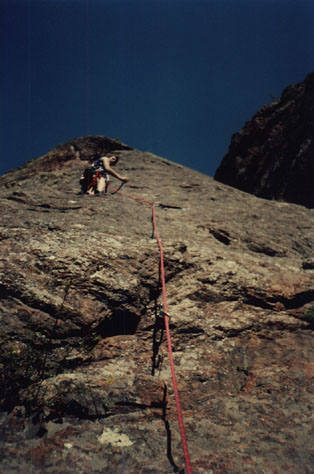 Bill on lead beginning second pitch.