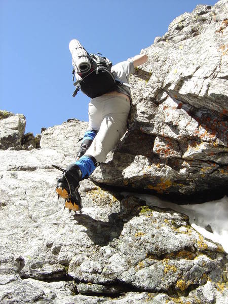 The rock crux in the right branch.