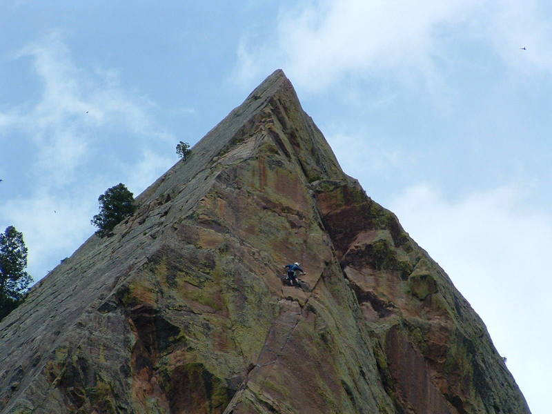 An unknown climber starting the 5.10a face on P6.