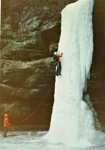 Also back in mid 80's, we had limited access to Hennepin canyon.  This is a lead of the lower canyon falls, near an overlook above.  Head of canyon has bigger ice that leads up to trail bridge by the highway.. Closed access for decades now.