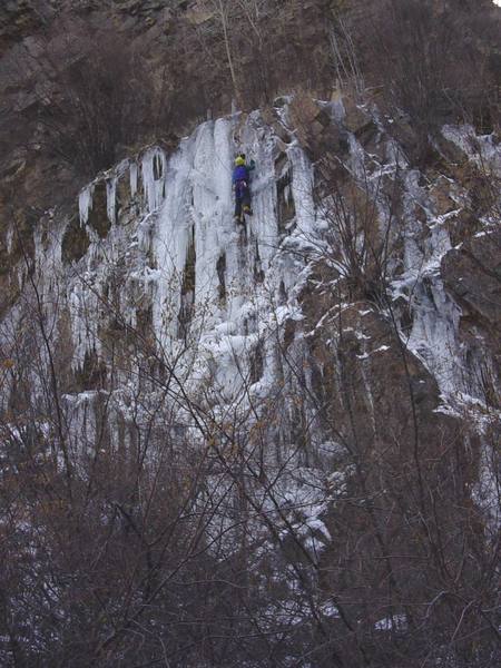 Nick topping out on first tunnel ice 11-28-03.