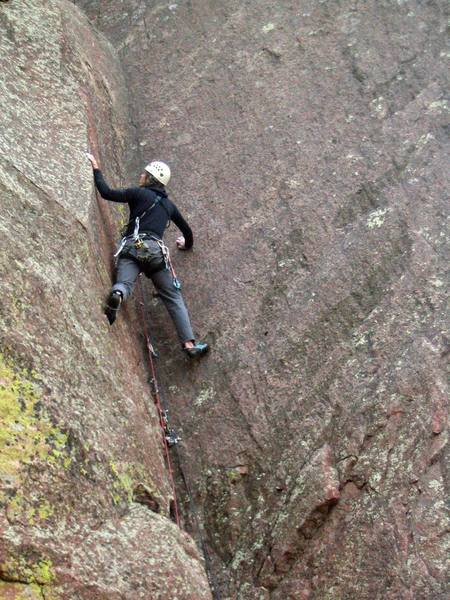 Ivan sews up the gear from a relatively secure stance just below 10d crux of P1. (Temperature was about 38 degrees.)