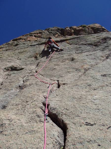 Heading up the beautiful fifth pitch of Sidetrack after doing Betwixt'em.