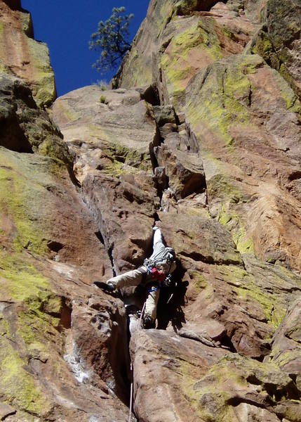 Getting the great finger lock at the lip of the "10c" ceiling variation. Excellent nut in the same place.