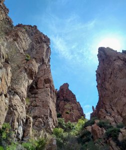 The middle section of Apache Leap contains the tallest walls in the Queen Creek area.  Many are north-facing.