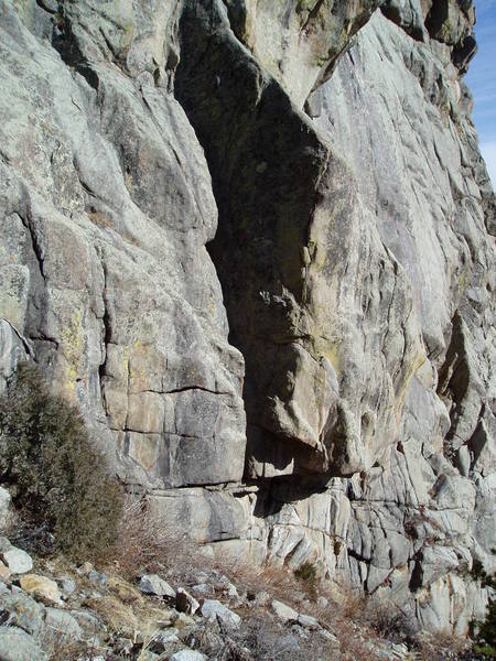 Night Stalker is the large shadowed left facing corner. It's 5.8 or so stemming a short right facing corner to get to the base of the main corner.<br>
<br>
The Radlands slab can be seen on the right of the photo.