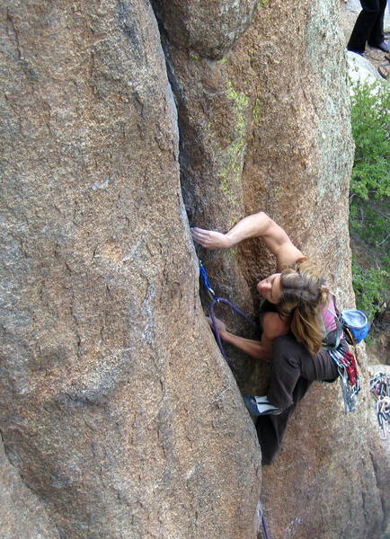 Lynn Hill cranking on the bottom half of the Little Twin Owls Finger Crack.