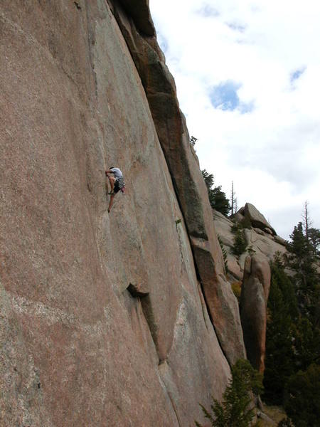 Ray is on Pressure Drop, but the Crescent Arch is in full view to his right. The finishing exit is just below the top of the photo, gaining the little slab below the roof.