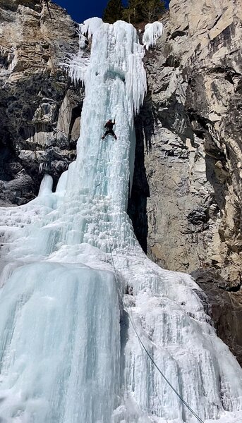 Crux pillar in WI5++ conditions, super brittle with lots of air pockets and a super fun mini roof to mantle