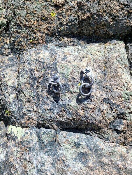The anchors on the high point of the ledge under Appalachian Mud Squid.