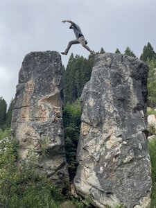 V-fun! Hopping across a couple of quality highball-ish boulders.