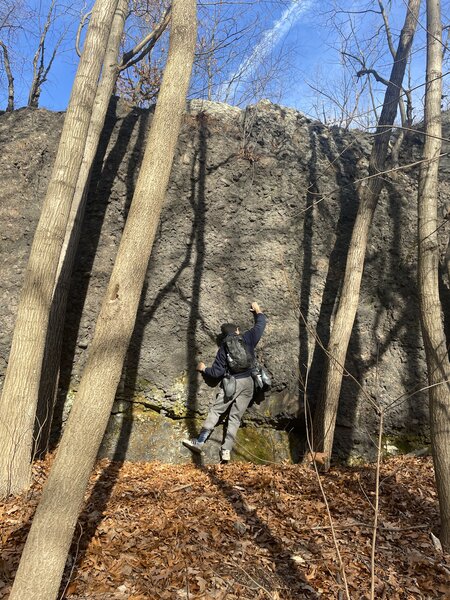 A quick look at the center of the main cliff (the 2nd or 3rd tallest section).