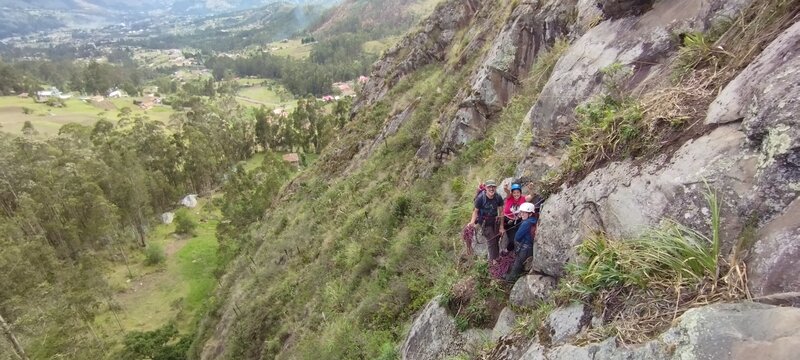 3 climbers at the station of the second pitch of EL CHORRO