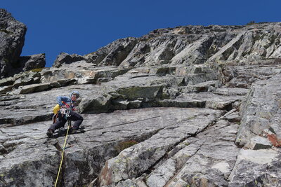 Jessica leading Pitch 2 of Voie de Chaise