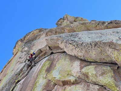 Jon R. making his ways into swept away. You can see the thin crack above the roof where the original line goes.