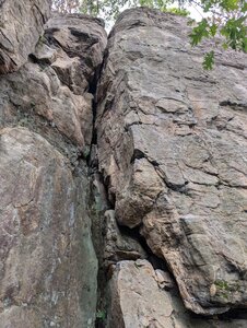 Climb the crack/offwidth chimney