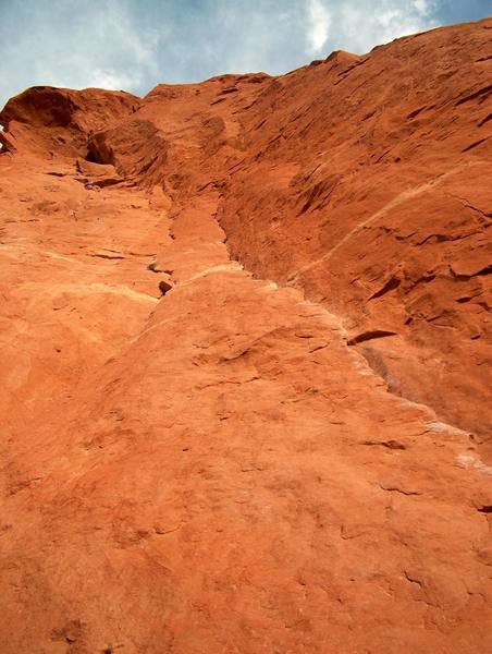 Abundant chalk on the right shows you the way to go.  About twenty feet up, move left.