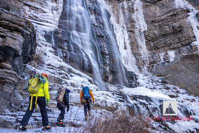 Hiking into Bridalveil during the Scratchpad Ice Climbing Team field trip. Credit: alexfrog1.com