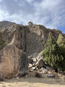 Photo of the entire crag. Dihedral climb is on the left side.