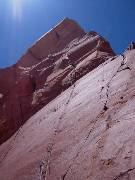 Lee stringing the first two pitchs together.  Stellar climbing with fists through the second pitch roof. 