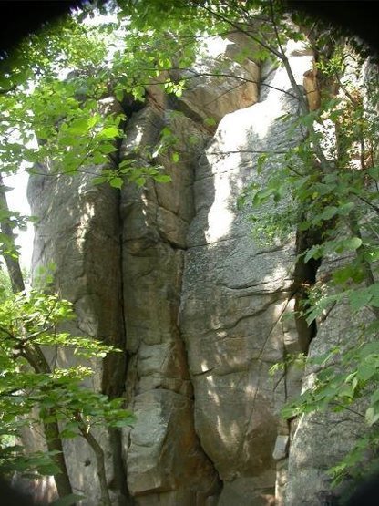 American Beauty Crack is the left-most crack, in the small dihedral.  Everleigh Club Crack is to the right.