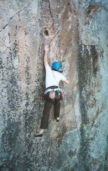 The courageous Bob Hill on the lead, leaping for the pocket on Dyno Dogs.